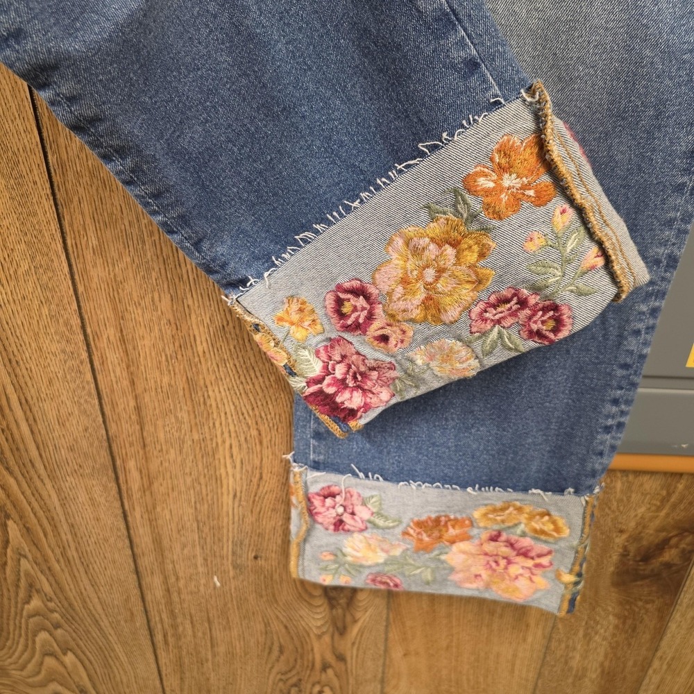 Driftwood Jeans Women 16 Blue High Rise Crop Floral Embroidered Frayed Cuff - Picture 4 of 13